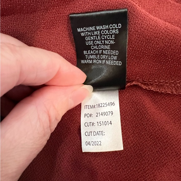 Torrid Studio Crepe Jersey Mock Neck Lace Pieced Keyhole Top Size 4 - Picture 13 of 13